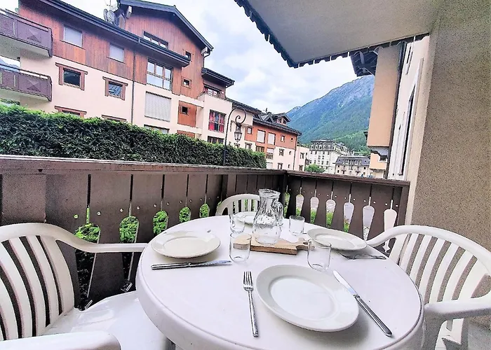 La Ginabelle Vue Mont Blanc Avec Piscine Apartment Chamonix